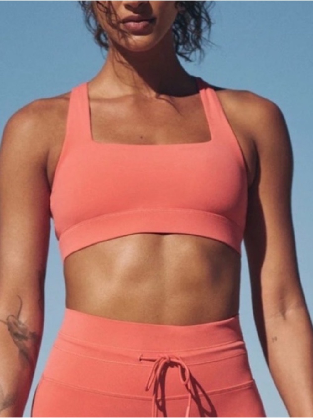Vuori Daily Form Sports Bra in Bright Coral XS